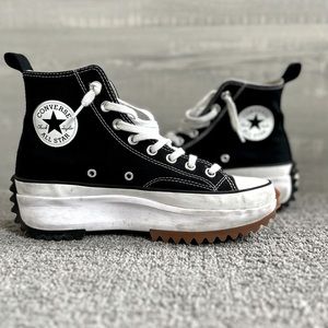 Woman Converse run star hike platform